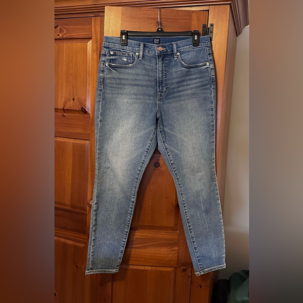 Gap True Skinny distressed jeans sz 31/12 regular short